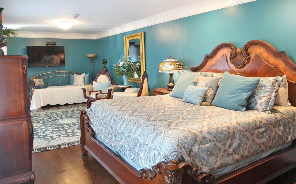 A stunningly beautiful and historic Bed and Breakfast near the Grand Ole Opry in downtown Nashville